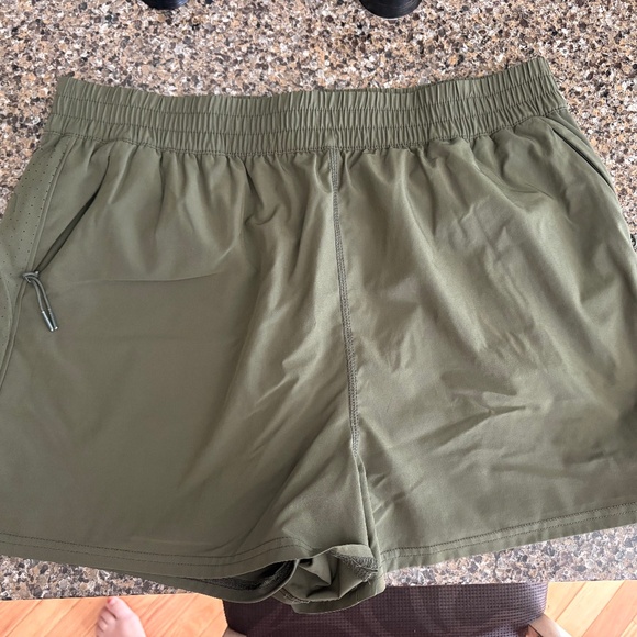 Versona Pants - EUC Versona Shorts